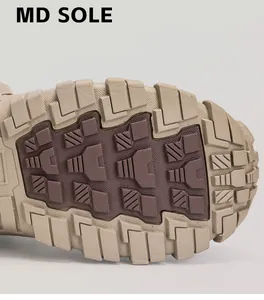 Detailansicht der rutschfesten MD-Sohle mit tiefem Profil für Herren-Wanderschuhe