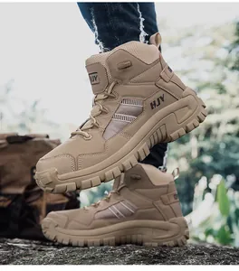 Detailansicht der Wanderschuhe mit tiefer Gummisohle für erstklassigen Outdoor-Grip