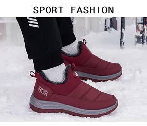 Détail de la botte d'hiver bordeaux imperméable avec doublure chaude et semelle antidérapante