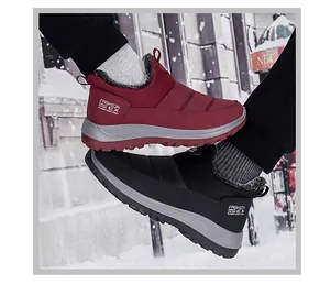 Détail de bottes de neige chaudes avec tissu matelassé imperméable et doublure en fourrure