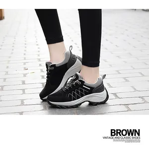Outdoor-Wanderschuhe für Damen in Schwarz-Grau mit dicker Sohle und rosa Akzenten