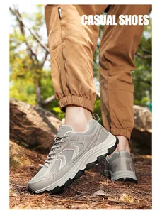 Outdoor-Wanderschuhe mit atmungsaktivem Mesh und rutschfesten Gummisohlen auf Laub