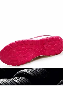 Detail der rosa Gummilaufsohle mit rutschfestem Profil und Stoßdämpfung für Wanderschuhe