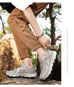 Details des grauen Herren-Trekkingschuhs mit atmungsaktivem Mesh und rutschfester Sohle