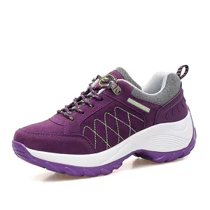 Lila Outdoor-Wanderschuhe für Damen mit rutschfester Profilsohle und atmungsaktivem Mesh