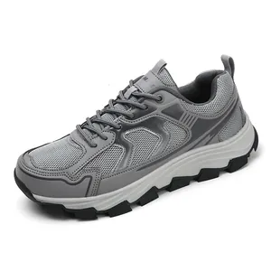 Chaussures de randonnée pour hommes en gris et blanc avec mesh respirant et semelle robuste