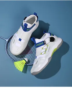 Vue de dessus des chaussures de badminton avec maille et système de laçage rotatif rapide
