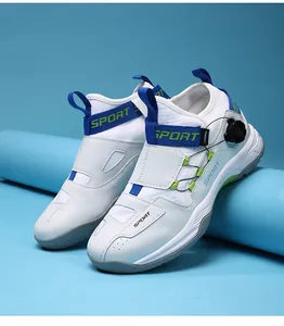 Détail d'une chaussure de sport avec cadran rotatif et tige en mesh respirant