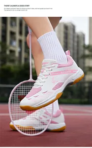 Chaussures de badminton roses et blanches avec mesh respirant et semelle antidérapante
