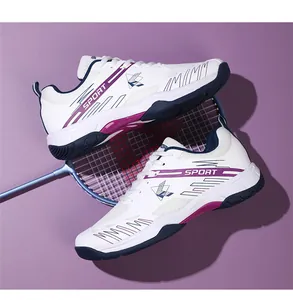 Chaussures de badminton respirantes blanc et violet sur une raquette pour le sport