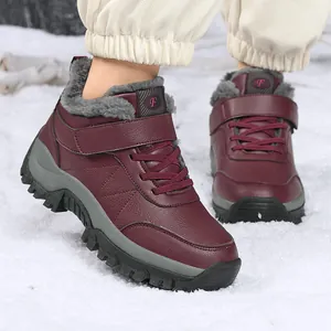 Bottes de neige bordeaux imperméables avec doublure en fourrure et semelle antidérapante