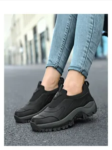 Outdoor-Slipper mit wasserfestem Lederobermaterial und dicker rutschfester Gummisohle