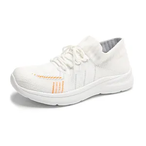 Sneakers platform in mesh bianco traspirante con strisce arancioni e tomaia in maglia