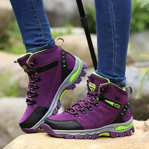 Scarponi da trekking alti viola da donna con dettagli verde fluo all'aperto