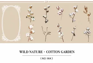 Vue macro de stickers PET botaniques vintage avec branches de coton et cadre