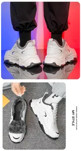Detailansicht der Winter-Sneaker mit dickem grauem Kunstfellfutter für Wärme