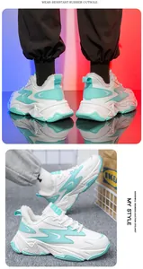 Details von warmem weißem Fleecefutter und dicker rutschfester Gummisohle an Winterschuhen