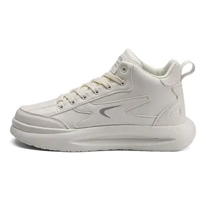 Sneakers alte traspiranti in tela da uomo bianco sporco con suola spessa e sportiva