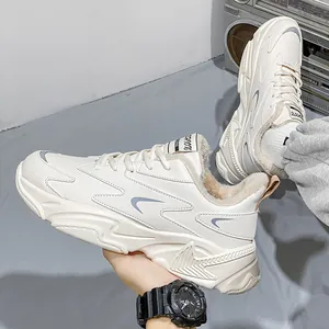 Weiße Herren-Chunky-Sneaker für den Winter mit warmem Kunstfellfutter und dicker Sohle