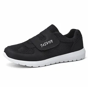 Atmungsaktive Herren und Damen Walking-Schuhe aus schwarzem Mesh mit Klettverschluss