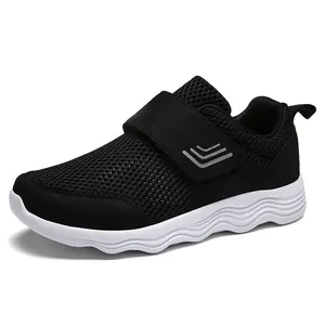Chaussures de marche légères en maille noire respirante avec fermeture à scratch
