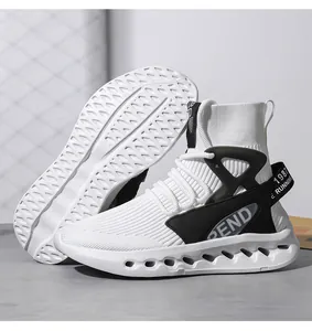 Detailansicht weißer High-Top Socken-Sneaker mit atmungsaktivem Mesh und Dämpfungssohle