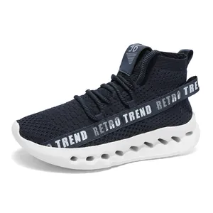 Sneakers in mesh blu navy traspiranti con cinturino retrò e suole ammortizzate spesse