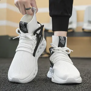 Sneaker a calzino bianche alte da uomo con rete traspirante e suole spesse ammortizzate