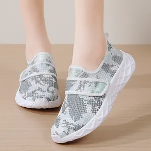 Atmungsaktive Damen-Sneaker mit blauem Pixelmuster und Klettverschluss für Senioren