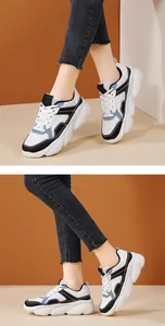 Dettaglio di sneakers platform con pannelli in materiali misti e suola con motivo a onde