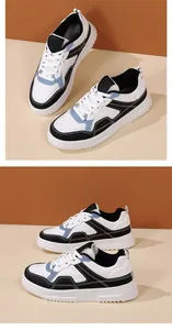 Dettaglio di sneakers bianche platform con accenti neri e blu e suole spesse in gomma