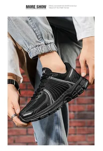 Dettaglio della scarpa da corsa in mesh traspirante con suola spessa e design street style