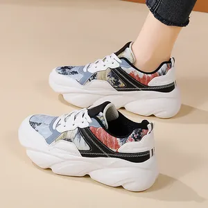 Sneakers platform da donna con stampa artistica colorata e suola spessa alla moda