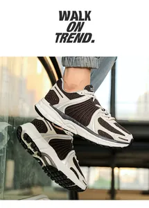 Dettaglio in mesh traspirante e pannelli in pelle marrone su sneaker retrò