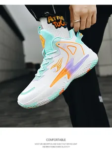 Detaillierte Nahaufnahme atmungsaktiver High-Top-Basketballschuhe mit Farbverlauf-Design