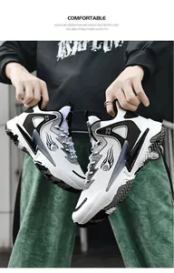 Detail von High-Top-Basketballschuhen mit atmungsaktivem Mesh und grafischer Nummer 23