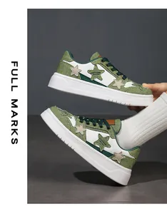 Vista macro de zapatilla de lona verde con estrellas de cuero blanco y suela de goma gruesa