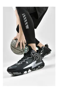 Details von High-Top-Basketballschuhen mit 23-Logo und rutschfester Tarnsohle
