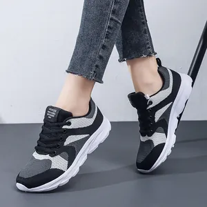 Atmungsaktive Mesh-Laufschuhe für Damen mit leichter dicker Sohle im Tricolor-Design