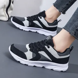 Damen-Sneakers aus atmungsaktivem Mesh mit leichter Softsohle und gestricktem Grafikmuster