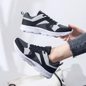 Damen Leichte atmungsaktive Flyknit Mesh Laufschuhe in Schwarz und Weiß Design