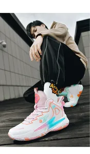 Detail von High-Top-Basketballschuhen mit buntem Flammenmuster und der Nummer 23