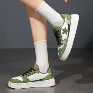 Baskets en toile pour femmes blanc et vert avec motif étoile et semelle compensée