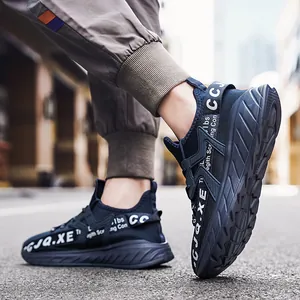 Sneakers alla moda da uomo blu scuro con suola spessa in gomma e design sportivo urbano
