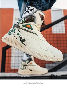 Vista laterale dinamica di scarpe sportive da uomo high-top con calda fodera in peluche