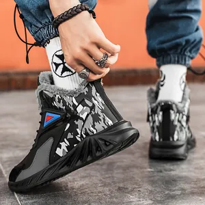 Scarpe invernali da uomo mimetiche con calda fodera in pile e suole in gomma antiscivolo