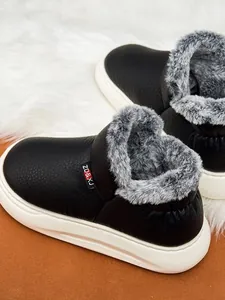 Bottes de neige noires fourrées pour femmes avec semelle épaisse blanche antidérapante