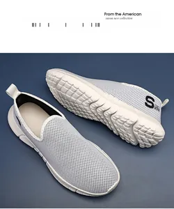 Detailsicht auf das atmungsaktive Mesh-Obermaterial und das Slip-On-Design grauer Sportschuhe