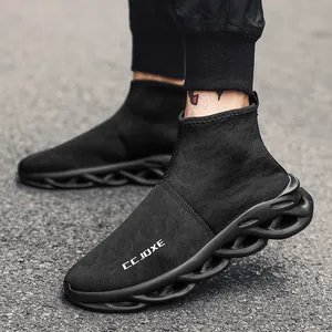 Sneaker a calzino da uomo in maglia nera con mesh traspirante e suola spessa intrecciata