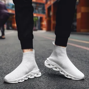 Sneaker a calzino bianche da uomo con tomaia in maglia e suola a lama ammortizzata